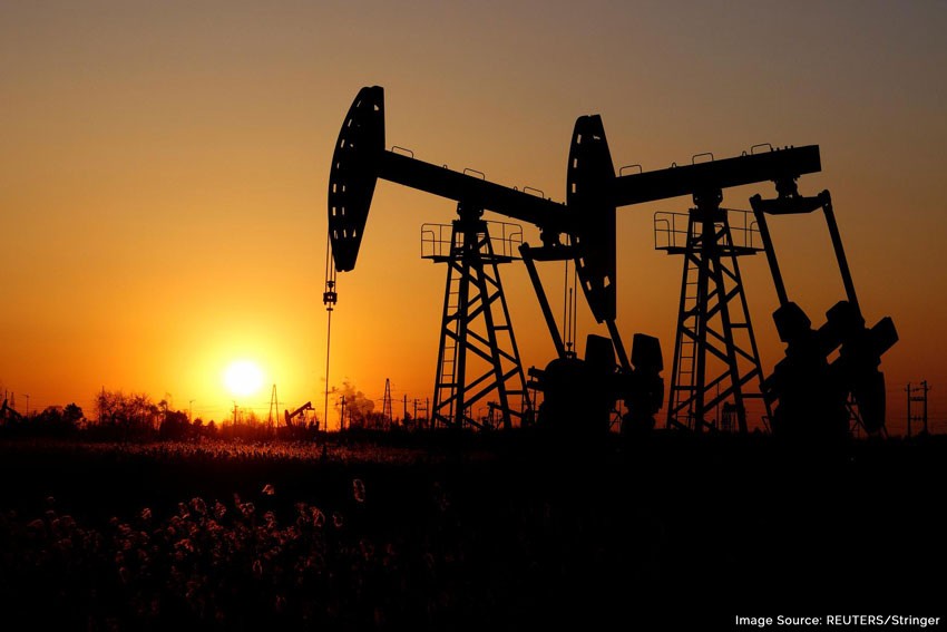 Brent oil heads for biggest weekly decline in 4 years