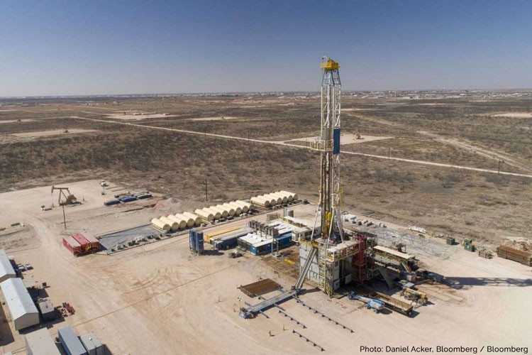 Exxon, Chevron move to dominate Permian as smaller players pull back