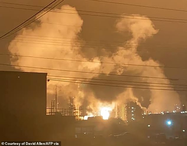 Huge fireball erupts over Exxon oil refinery in Baton Rouge after explosion