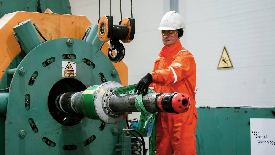 Tehnologia Odfjell permite companiei românești Hunt Oil să atingă un record european pentru adâncimea carcasei în timpul forajului.  Tehnologia Odfjell permite companiei românești Hunt Oil să atingă un record european pentru adâncimea carcasei în timpul forajului.