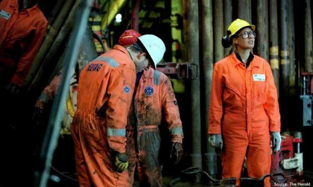 Oil firms aim to move forward in North Sea as crude price plunges