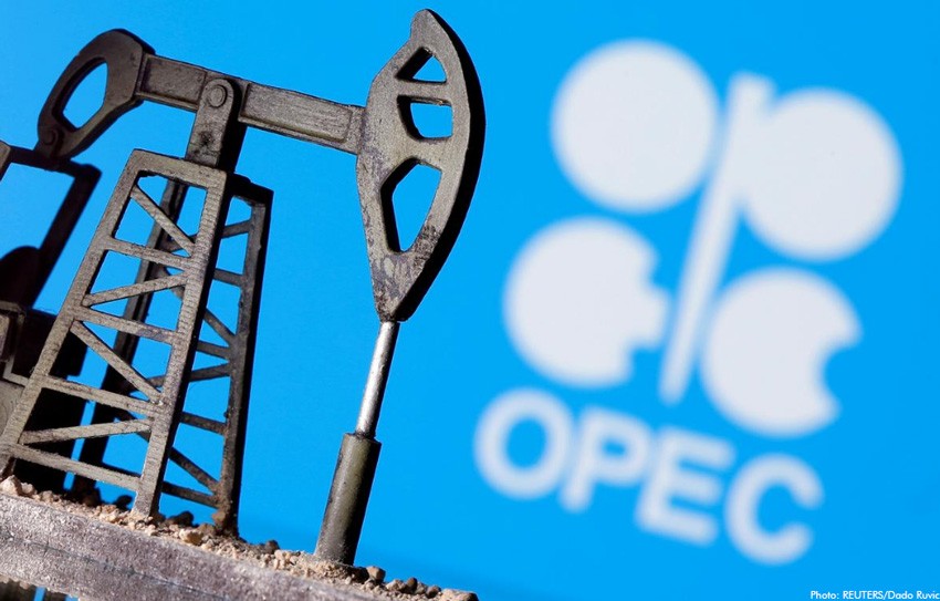 OPEC, Russia bargain over oil cuts ahead of June meeting