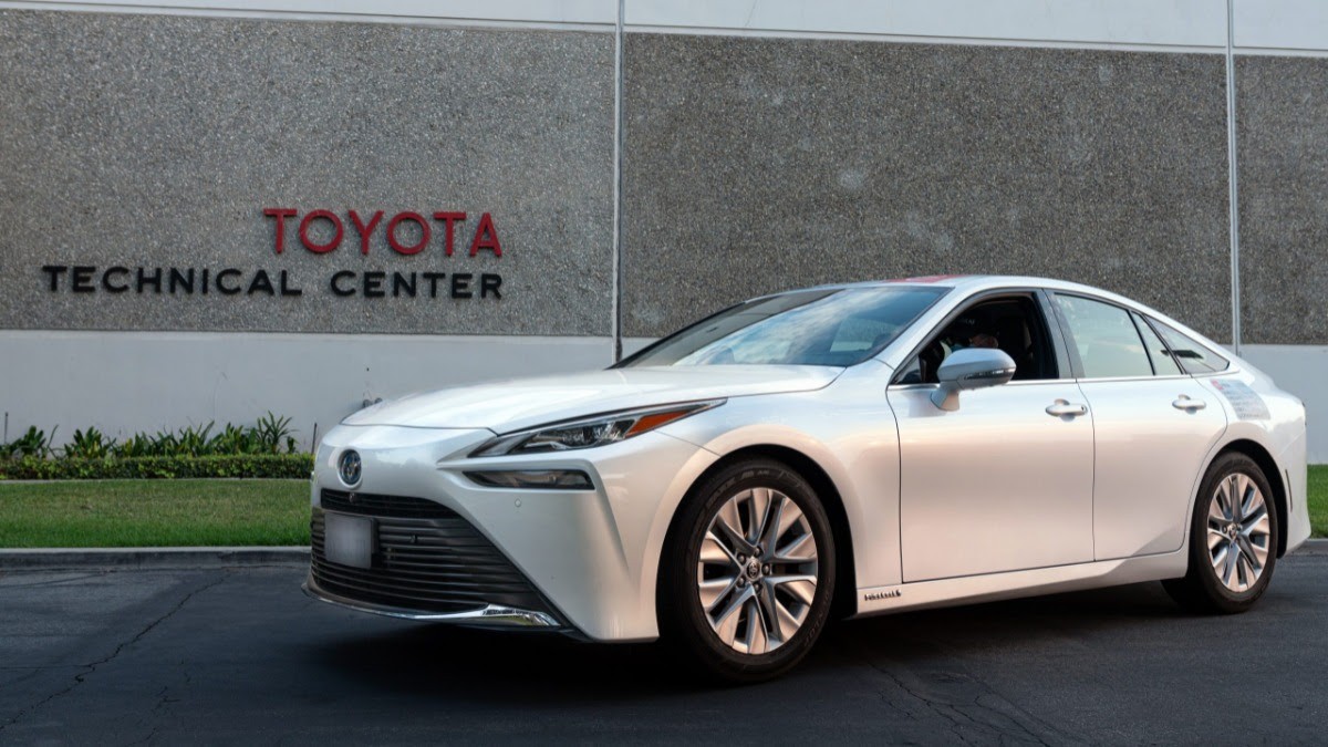 Toyota Mirai Sets a World Record with 845-mile Zero Emission Journey